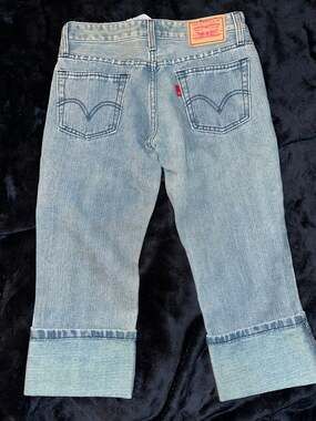 VINTAGE NWT DEADSTOCK FADED LEVIS CUFFED CAPRI JEANS SIZE 3